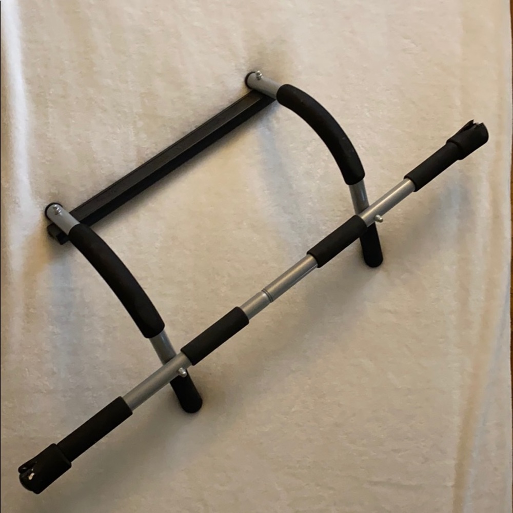 Pull up bar